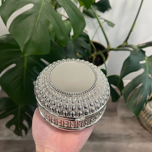 ✨SALE✨ Things Remembered Antique Round Silver Jewelry Box Customizable - Picture 2 of 6